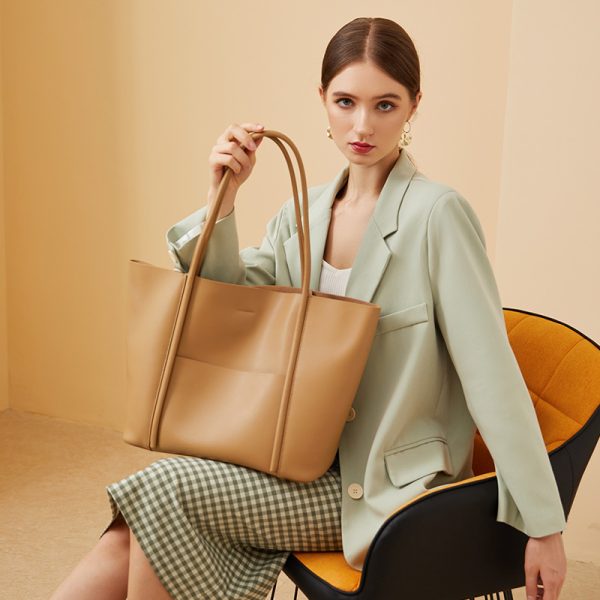 2025 New Niche Genuine Leather Women's Bag, Large Capacity Tote Handbag, Cowhide Commute Single Shoulder Bag