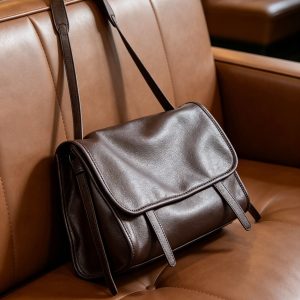 Vintage Leather Messenger Bag for Women - Retro European Style Crossbody Shoulder Bag for Commuting